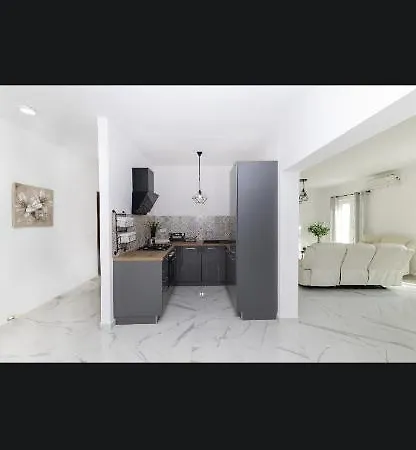 Penthouse Sunrise * بيتريتْشاني