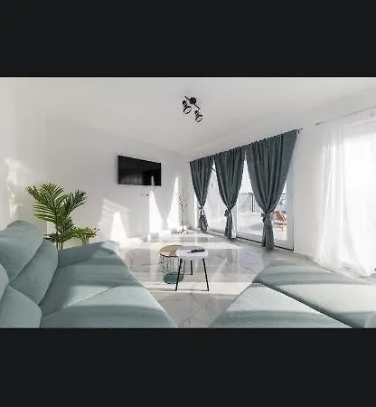 فندق مبيت وإفطار Penthouse Sunrise بيتريتْشاني