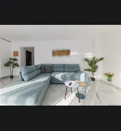 Penthouse Sunrise * Petrcane
